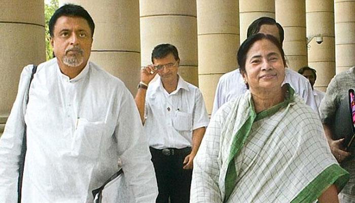 রাতে মুকুল রায়ের সঙ্গে কথা মুখ্যমন্ত্রীর, ছিলেন অভিষেক এবং ডেরেক রাতে মুকুল রায়ের সঙ্গে কথা মুখ্যমন্ত্রীর, ছিলেন অভিষেক এবং ডেরেক
