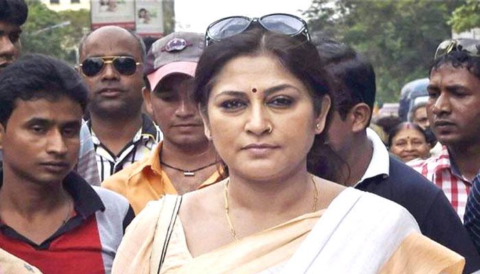পৌষ মেলায় বেড়ানোর সঙ্গে দলের কাজও সারলেন রূপা গাঙ্গুলি পৌষ মেলায় বেড়ানোর সঙ্গে দলের কাজও সারলেন রূপা গাঙ্গুলি