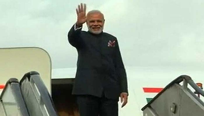 হঠাত্ পাকিস্তানে নরেন্দ্র মোদী! হঠাত্ পাকিস্তানে নরেন্দ্র মোদী!