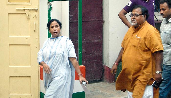 কালীঘাটে আজ ভোট কৌশলের বৈঠক, গোষ্ঠীকোন্দলের দাওয়াই দিতে পারেন মুখ্যমন্ত্রী কালীঘাটে আজ ভোট কৌশলের বৈঠক, গোষ্ঠীকোন্দলের দাওয়াই দিতে পারেন মুখ্যমন্ত্রী