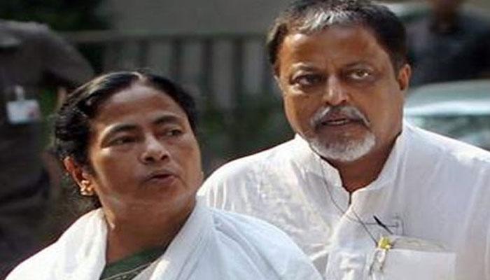 ৯ মাস পর তৃণমূলের প্রতিষ্ঠা দিবসে মুখোমুখি মমতা-মুকুল ৯ মাস পর তৃণমূলের প্রতিষ্ঠা দিবসে মুখোমুখি মমতা-মুকুল