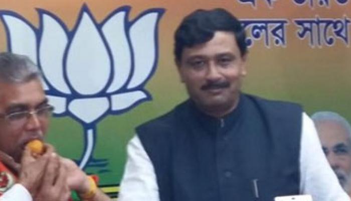 পদ্মের নয়া চমক- কপ্টার নামিয়ে রাজ্যে হাইপ্রোফাইল প্রচার করবে বিজেপি পদ্মের নয়া চমক- কপ্টার নামিয়ে রাজ্যে হাইপ্রোফাইল প্রচার করবে বিজেপি