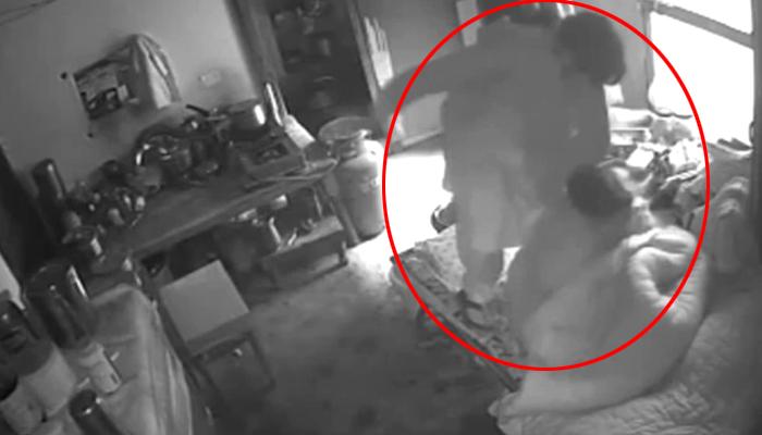 শয্যাশায়ী শাশুড়িকে খুনের চেষ্টা ছেলের বউয়ের, সিসিটিভিতে ধরা পড়ল রোমহর্ষক ফুটেজ শয্যাশায়ী শাশুড়িকে খুনের চেষ্টা ছেলের বউয়ের, সিসিটিভিতে ধরা পড়ল রোমহর্ষক ফুটেজ