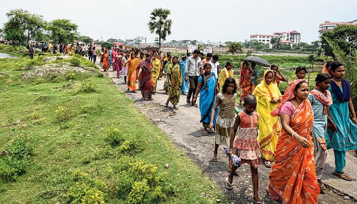 আতঙ্ক ক্রমশ গ্রাস করছে কামদুনির বাসিন্দাদের আতঙ্ক ক্রমশ গ্রাস করছে কামদুনির বাসিন্দাদের
