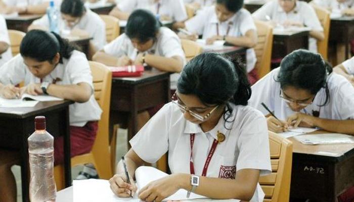 কাল মাধ্যমিক, এখনও অ্যাডমিট কার্ডই হাতে আসেনি, পরীক্ষায় বসা নিয়ে সংশয় কাল মাধ্যমিক, এখনও অ্যাডমিট কার্ডই হাতে আসেনি, পরীক্ষায় বসা নিয়ে সংশয়