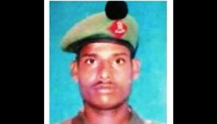 ৬ দিন পর ২৫ ফুট বরফের মধ্যে থেকে জীবিত অবস্থায় উদ্ধার ভারতীয় জওয়ান ৬ দিন পর ২৫ ফুট বরফের মধ্যে থেকে জীবিত অবস্থায় উদ্ধার ভারতীয় জওয়ান