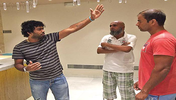 একেবারে মালিঙ্গার কায়দায় বল করেন ভারতে জন্মানো ওমানের আনসারি! একেবারে মালিঙ্গার কায়দায় বল করেন ভারতে জন্মানো ওমানের আনসারি!