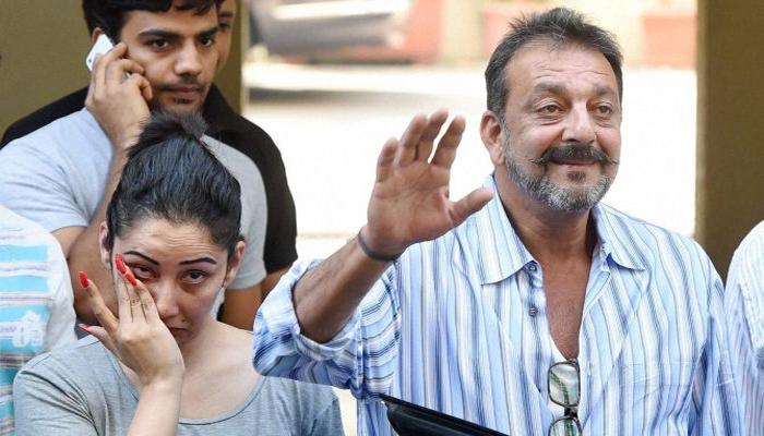 জেল থেকে মুক্ত সঞ্জয় দত্ত জেল থেকে মুক্ত সঞ্জয় দত্ত
