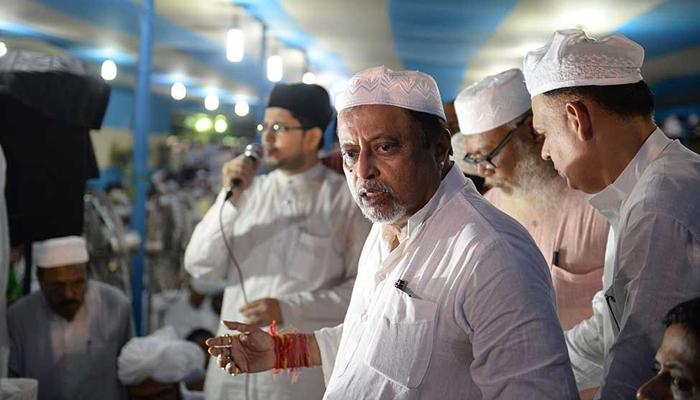 রাজ্যে বিধানসভা ভোটের দিন ঘোষণার দিনেই, ফুরফুরা শরিফে হাজির তৃণমূল নেতারা রাজ্যে বিধানসভা ভোটের দিন ঘোষণার দিনেই, ফুরফুরা শরিফে হাজির তৃণমূল নেতারা