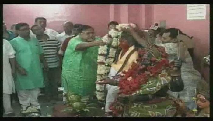 ভোটপ্রচার শুরু করলেন পার্থ চট্টোপাধ্যায় ভোটপ্রচার শুরু করলেন পার্থ চট্টোপাধ্যায়