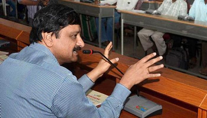 উপ মুখ্য নির্বাচন কমিশনার সন্দীপ সাক্সেনার কাছে আজ অগ্নিপরীক্ষা জেলাশাসক ও পুলিস সুপারদের উপ মুখ্য নির্বাচন কমিশনার সন্দীপ সাক্সেনার কাছে আজ অগ্নিপরীক্ষা জেলাশাসক ও পুলিস সুপারদের