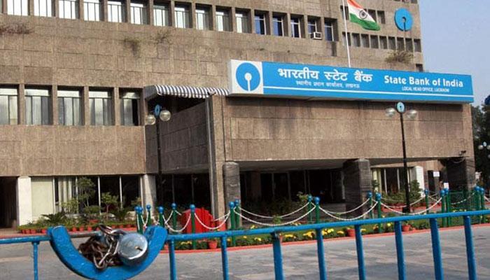এখনই ব্যাঙ্ক থেকে টাকা তুলে নিন, নাহলে দোলের উত্সবে বিপদে পড়তে পারেন এখনই ব্যাঙ্ক থেকে টাকা তুলে নিন, নাহলে দোলের উত্সবে বিপদে পড়তে পারেন
