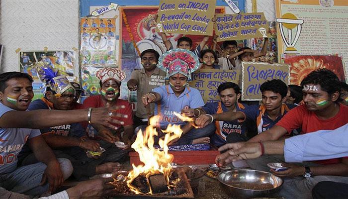ধোনিদের জয়ের প্রার্থনার জন্য জাম্বো ধূপকাঠি ধোনিদের জয়ের প্রার্থনার জন্য জাম্বো ধূপকাঠি