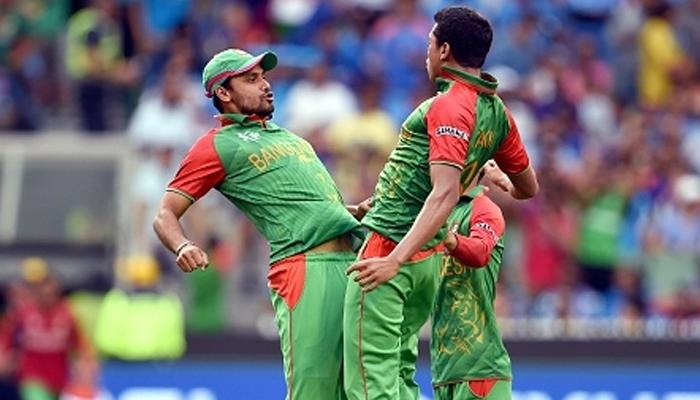 চোখের জল বাঁধ মানছে না মোর্তাজাসহ গোটা বাংলাদেশের চোখের জল বাঁধ মানছে না মোর্তাজাসহ গোটা বাংলাদেশের