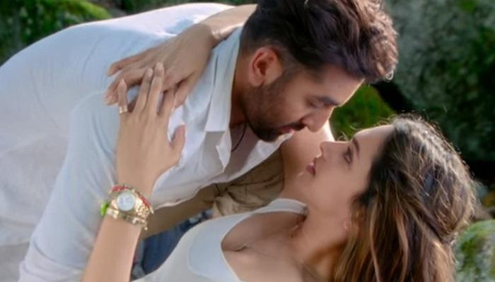 রণবীর কাপুরের বাড়িতে গেলেন দীপিকা! কেন? রণবীর কাপুরের বাড়িতে গেলেন দীপিকা! কেন?