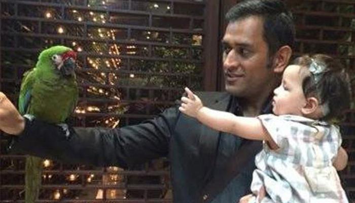 জিভা আমাকে শুধরে দিয়ে বলল, মাম্মি FATHER মানে বাবা নয়, ধোনি! জিভা আমাকে শুধরে দিয়ে বলল, মাম্মি FATHER মানে বাবা নয়, ধোনি!