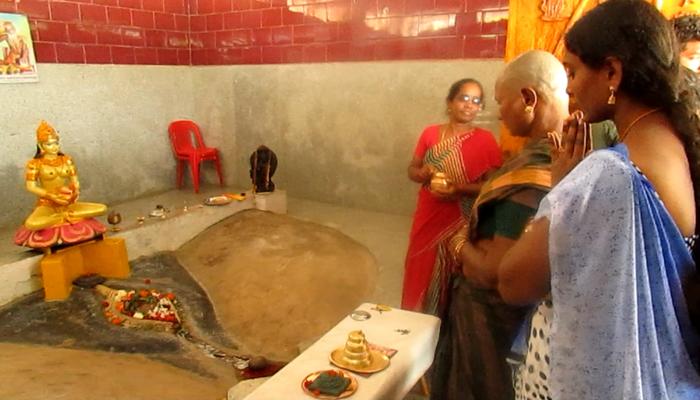 ধর্মস্থানে মহিলাদের প্রবেশে আর কোনও বাধা নেই ধর্মস্থানে মহিলাদের প্রবেশে আর কোনও বাধা নেই