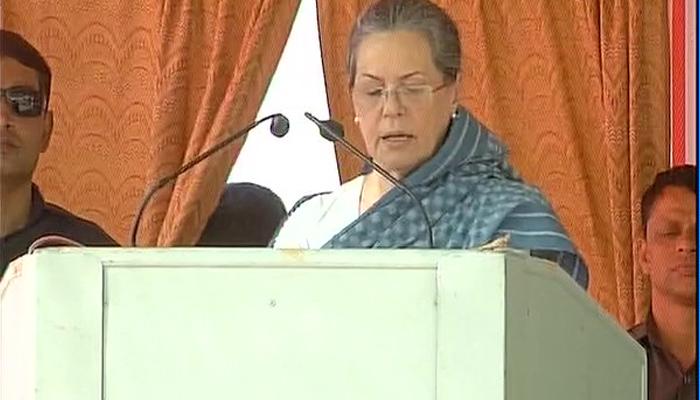 রাজ্যে ভোটপ্রচারে এসে জোট নিয়ে একটি শব্দও খরচ করলেন না সোনিয়া রাজ্যে ভোটপ্রচারে এসে জোট নিয়ে একটি শব্দও খরচ করলেন না সোনিয়া