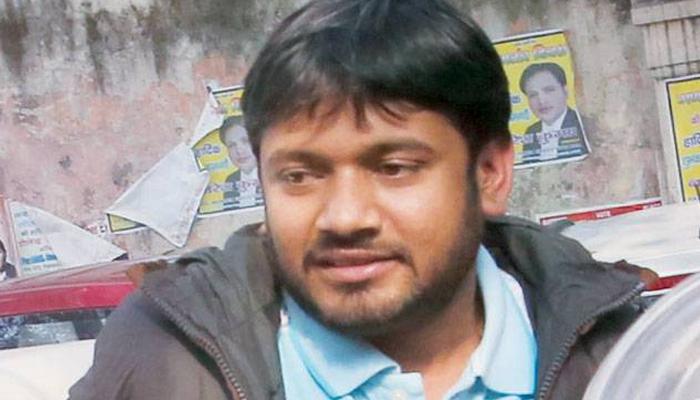 বিমানের মধ্যেই কানহাইয়া কুমারের গলা টিপে ধরার চেষ্টা বিজেপি সমর্থকের বিমানের মধ্যেই কানহাইয়া কুমারের গলা টিপে ধরার চেষ্টা বিজেপি সমর্থকের