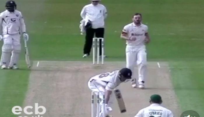 এভাবেও কেউ আউট হয়!!! এভাবেও কেউ আউট হয়!!!
