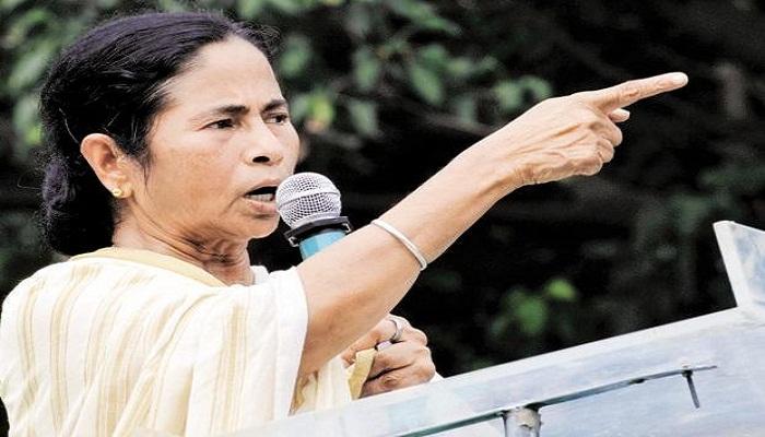 শেষ দফা ভোটের আগে মমতার নিশানায় রাজ্য পুলিস শেষ দফা ভোটের আগে মমতার নিশানায় রাজ্য পুলিস