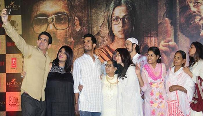 সরবজিতের মৃত্যুবার্ষিকীতে তাঁর পরিবারের সঙ্গে একত্রিত ছবির কলাকুশলীরা সরবজিতের মৃত্যুবার্ষিকীতে তাঁর পরিবারের সঙ্গে একত্রিত ছবির কলাকুশলীরা