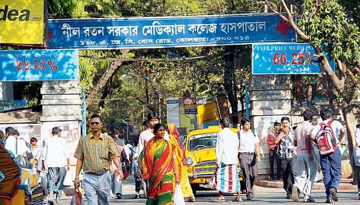 হাসপাতালের গাফিলতিতে প্রাণসঙ্কটে ৩ বছরের ক্যানসার আক্রান্ত আফসারা হাসপাতালের গাফিলতিতে প্রাণসঙ্কটে ৩ বছরের ক্যানসার আক্রান্ত আফসারা