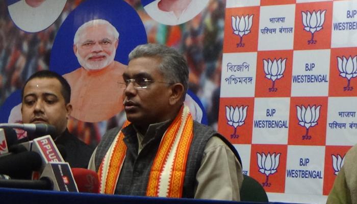 যাদবপুরের আন্দোলনকারী ছাত্রীদের উদ্দেশ্যে কুরুচিকর মন্তব্য ফের বিতর্কে দিলীপ ঘোষ যাদবপুরের আন্দোলনকারী ছাত্রীদের উদ্দেশ্যে কুরুচিকর মন্তব্য ফের বিতর্কে দিলীপ ঘোষ