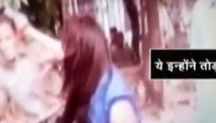 পুলিস পিটিয়ে 'ভাইরাল' মদ্যপ যুবতী! পুলিস পিটিয়ে 'ভাইরাল' মদ্যপ যুবতী!
