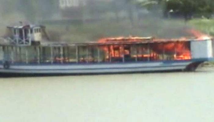 কালনার নৌকাডুবির মর্মান্তিক দুর্ঘটনার দায় কার? নিরুত্তর জনপ্রতিনিধিরা কালনার নৌকাডুবির মর্মান্তিক দুর্ঘটনার দায় কার? নিরুত্তর জনপ্রতিনিধিরা