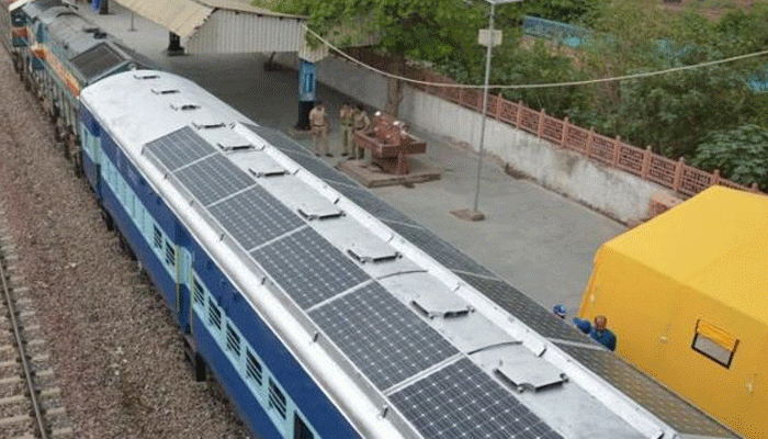 ট্র্যাকে নামার জন্য তৈরি ভারতের প্রথম সৌরচালিত ট্রেন ট্র্যাকে নামার জন্য তৈরি ভারতের প্রথম সৌরচালিত ট্রেন