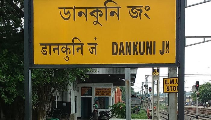 অটোতে করে এসে আরজি পার্টির ওপর হামলা অটোতে করে এসে আরজি পার্টির ওপর হামলা
