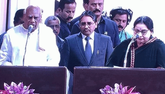 গোলাপ ছড়ানো পথে তামিলনাড়ুতে জয়ার শপথ গোলাপ ছড়ানো পথে তামিলনাড়ুতে জয়ার শপথ
