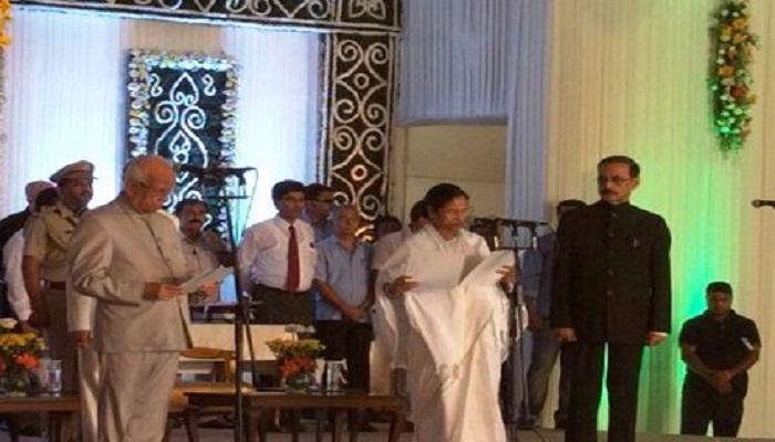 ২১১-র তৃপ্তির মাঝে এই দু'জনই কী মমতার গলার কাঁটা? ২১১-র তৃপ্তির মাঝে এই দু'জনই কী মমতার গলার কাঁটা?