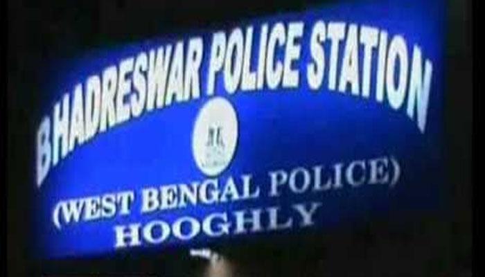 চাঁপদানিতে লোকাল অফিস পুড়িয়ে দেওয়ার প্রতিবাদে ভদ্রেশ্বর থানার সামনে বিক্ষোভ সিপিএমের চাঁপদানিতে লোকাল অফিস পুড়িয়ে দেওয়ার প্রতিবাদে ভদ্রেশ্বর থানার সামনে বিক্ষোভ সিপিএমের