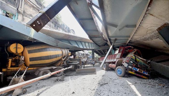 পোস্তা উড়ালপুল মামলার শুনানিতে ধৃতদের জামিন নিয়ে এজলাসেই তীব্র মতভেদ দুই বিচারপতির! পোস্তা উড়ালপুল মামলার শুনানিতে ধৃতদের জামিন নিয়ে এজলাসেই তীব্র মতভেদ দুই বিচারপতির!