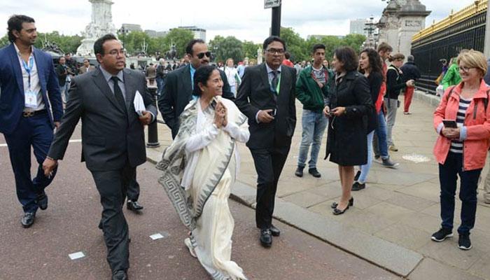 গাড়ি শিল্পে লগ্নির খোঁজে মুখ্যমন্ত্রী, রোম যাচ্ছেন মমতা গাড়ি শিল্পে লগ্নির খোঁজে মুখ্যমন্ত্রী, রোম যাচ্ছেন মমতা