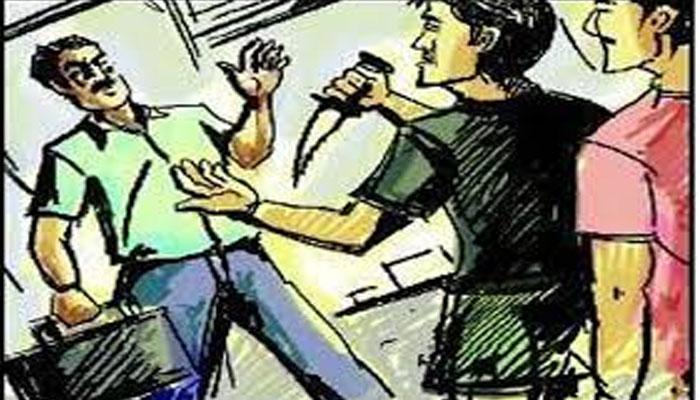 দুধ ব্যবসায়ীকে গুলি করে ৪৫ হাজার টাকা ছিনতাই দুধ ব্যবসায়ীকে গুলি করে ৪৫ হাজার টাকা ছিনতাই