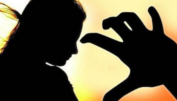 মায়ের সঙ্গে আলাপ করাবার নাম করে জঙ্গলে নিয়ে গিয়ে প্রেমিকাকে গণধর্ষণ মায়ের সঙ্গে আলাপ করাবার নাম করে জঙ্গলে নিয়ে গিয়ে প্রেমিকাকে গণধর্ষণ