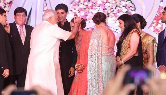 এই বাঙালি বিয়েতে নিমন্ত্রণ পেলেন দেশের প্রধানমন্ত্রী! এই বাঙালি বিয়েতে নিমন্ত্রণ পেলেন দেশের প্রধানমন্ত্রী!