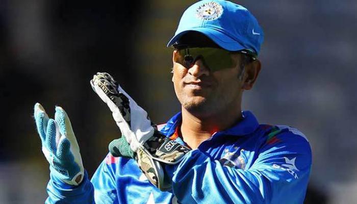 খেয়াল করেছেন, ধোনি কিন্তু বিশ্বরেকর্ড গড়ে ফেলছেন খেয়াল করেছেন, ধোনি কিন্তু বিশ্বরেকর্ড গড়ে ফেলছেন