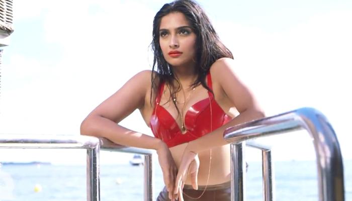 সোনম কাপুরকে কি এবার দেখা যাবে হলিউড ফিল্মে? সোনম কাপুরকে কি এবার দেখা যাবে হলিউড ফিল্মে?