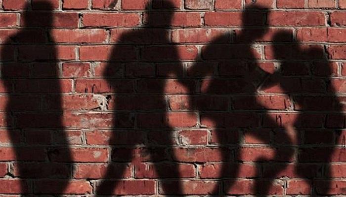 গভীর রাতে উল্টোডাঙার হরিজন বস্তিতে বহিরাগতের হামলা গভীর রাতে উল্টোডাঙার হরিজন বস্তিতে বহিরাগতের হামলা