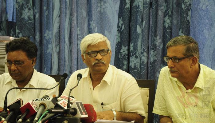 'বিরহে প্রেম বাড়ে', বামফ্রন্টের কথা না শুনে সুজনের কথা মেনে কংগ্রেসের মিছিলে তন্ময় 'বিরহে প্রেম বাড়ে', বামফ্রন্টের কথা না শুনে সুজনের কথা মেনে কংগ্রেসের মিছিলে তন্ময়