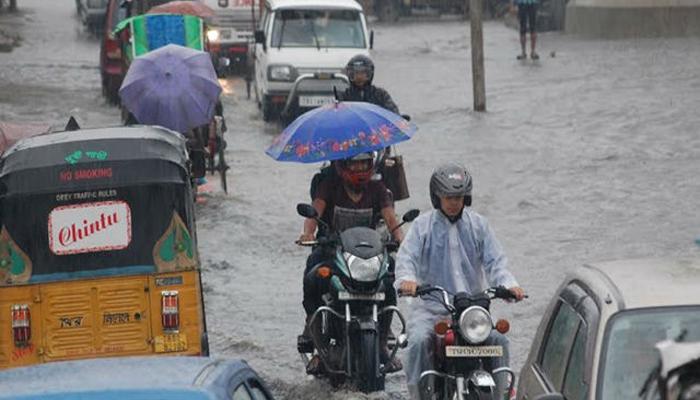 ভরা আষাঢ়ে একটানা বৃষ্টির খেসারত দিতে হচ্ছে ত্রিপুরাকে ভরা আষাঢ়ে একটানা বৃষ্টির খেসারত দিতে হচ্ছে ত্রিপুরাকে
