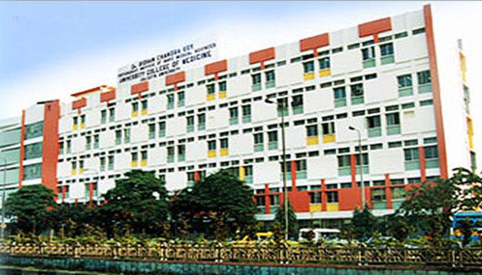 জনতার রোষে ব্লাড ক্যানসারে আক্রান্ত শিশুর বাবা, মানবিক পুলিস জনতার রোষে ব্লাড ক্যানসারে আক্রান্ত শিশুর বাবা, মানবিক পুলিস