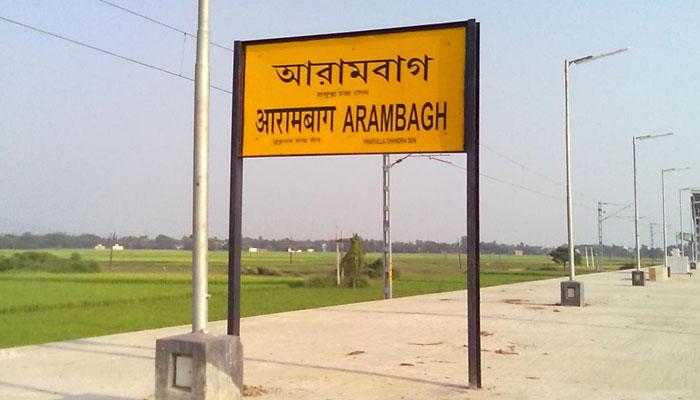 বালি কারবারীদের দৌরাত্মে ভেঙে পড়ার মুখে আরামবাগে দ্বারকেশ্বরের সেতু বালি কারবারীদের দৌরাত্মে ভেঙে পড়ার মুখে আরামবাগে দ্বারকেশ্বরের সেতু