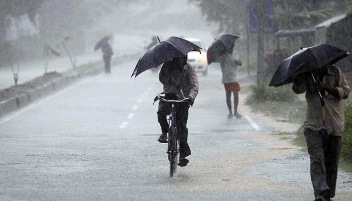 আবহাওয়া দফতর জানিয়েছে, নিম্নচাপের এই বর্ষণ চলবে আরও তিন চারদিন আবহাওয়া দফতর জানিয়েছে, নিম্নচাপের এই বর্ষণ চলবে আরও তিন চারদিন