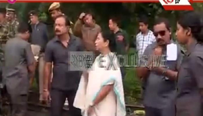 সোনাদায় খাদে পড়ে গেল রাষ্ট্রপতির কনভয়ের পাইলট কার সোনাদায় খাদে পড়ে গেল রাষ্ট্রপতির কনভয়ের পাইলট কার