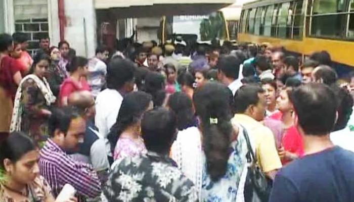 মহিলাকে কুপ্রস্তাব, প্রতিবাদ জানাতে গিয়ে আক্রান্ত মহিলার স্বামী ও শ্বশুর! মহিলাকে কুপ্রস্তাব, প্রতিবাদ জানাতে গিয়ে আক্রান্ত মহিলার স্বামী ও শ্বশুর!
